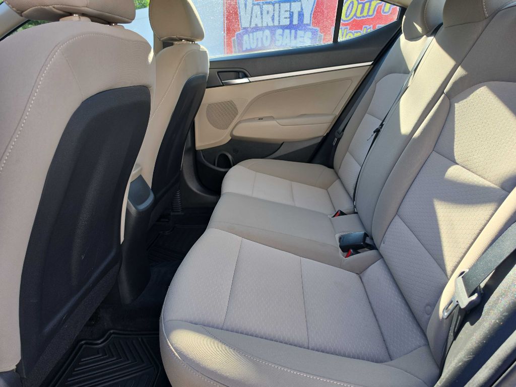 Hyundai Elantra photo 15