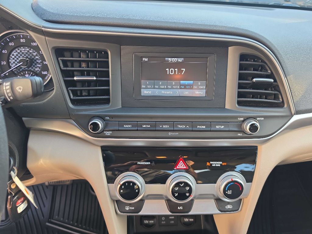 Hyundai Elantra photo 16
