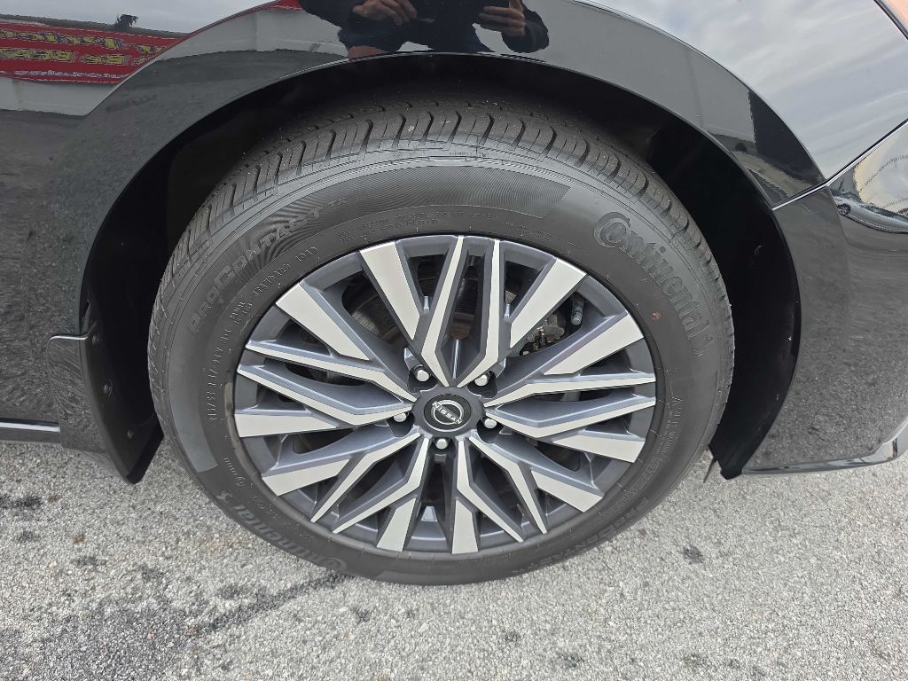 Photo 4 of this Nissan Altima