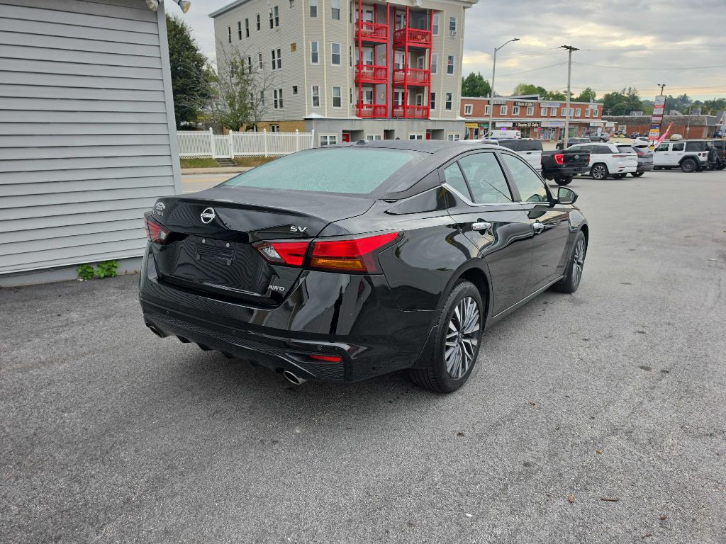 Photo 6 of this Nissan Altima