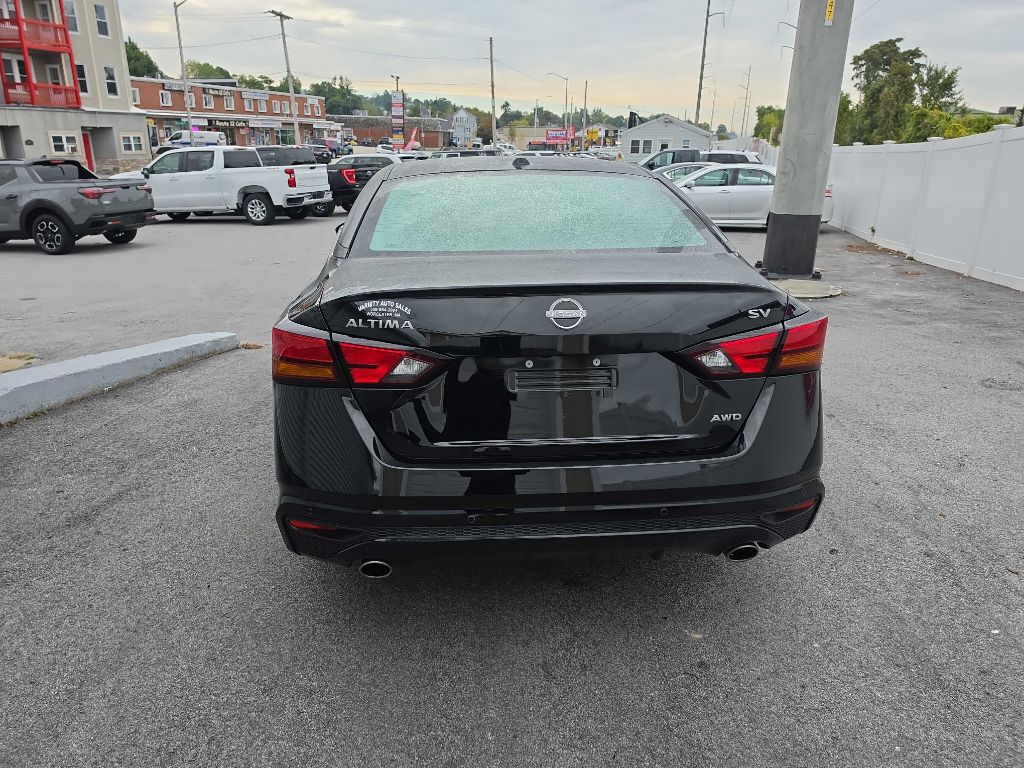 Photo 7 of this Nissan Altima