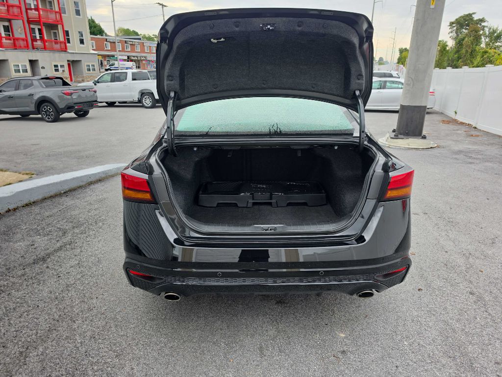 Photo 8 of this Nissan Altima