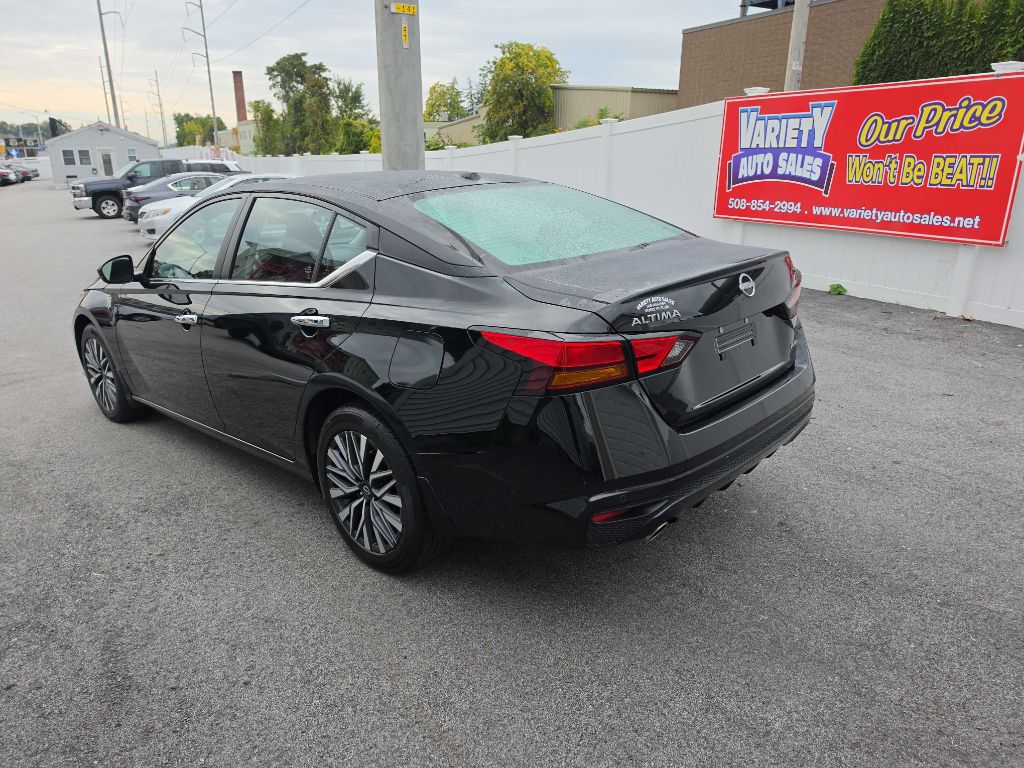 Photo 10 of this Nissan Altima