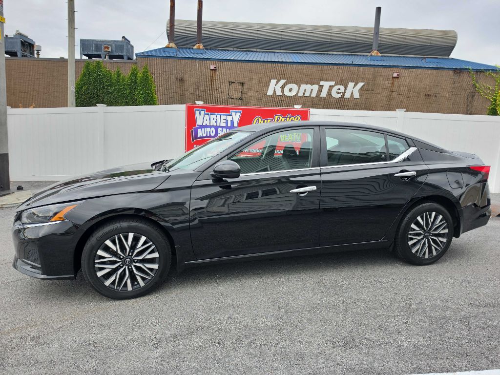 Photo 11 of this Nissan Altima