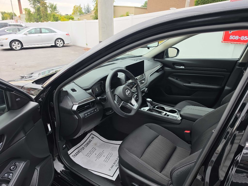 Photo 14 of this Nissan Altima
