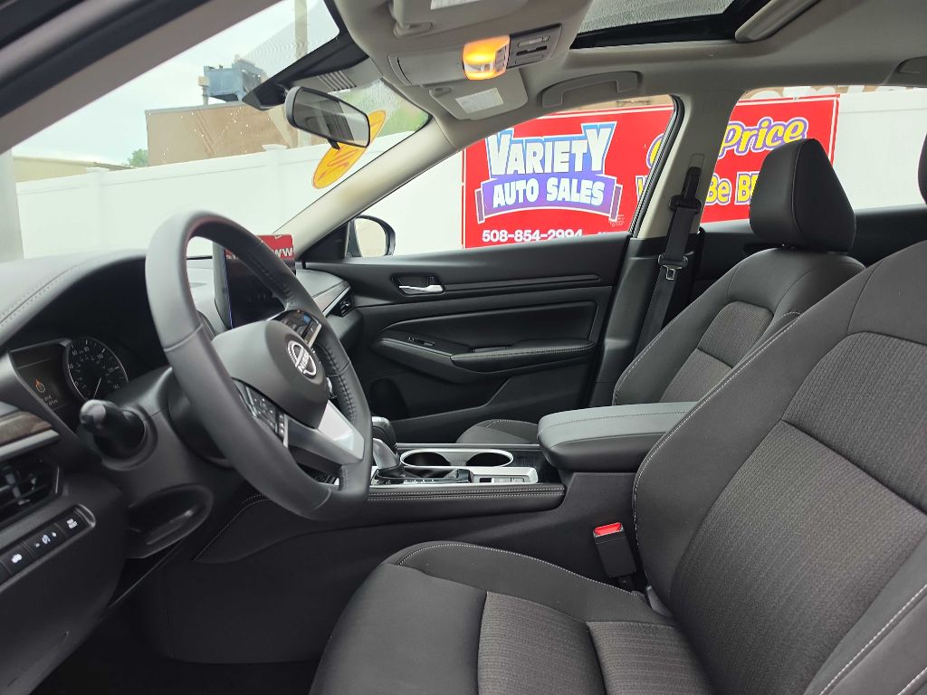 Photo 16 of this Nissan Altima
