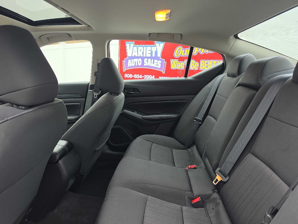 Photo 17 of this Nissan Altima