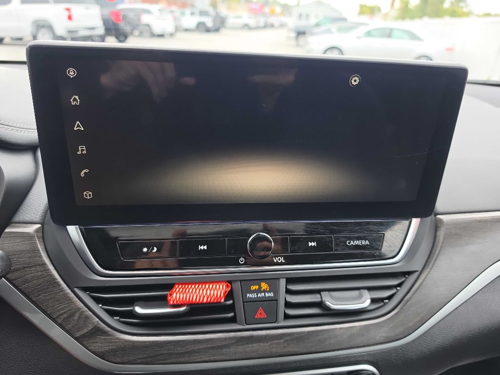 Photo 18 of this Nissan Altima
