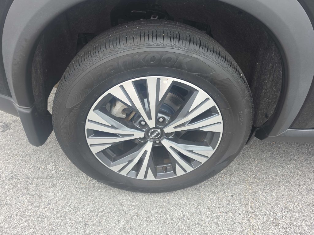 Photo 4 of this Nissan Rogue