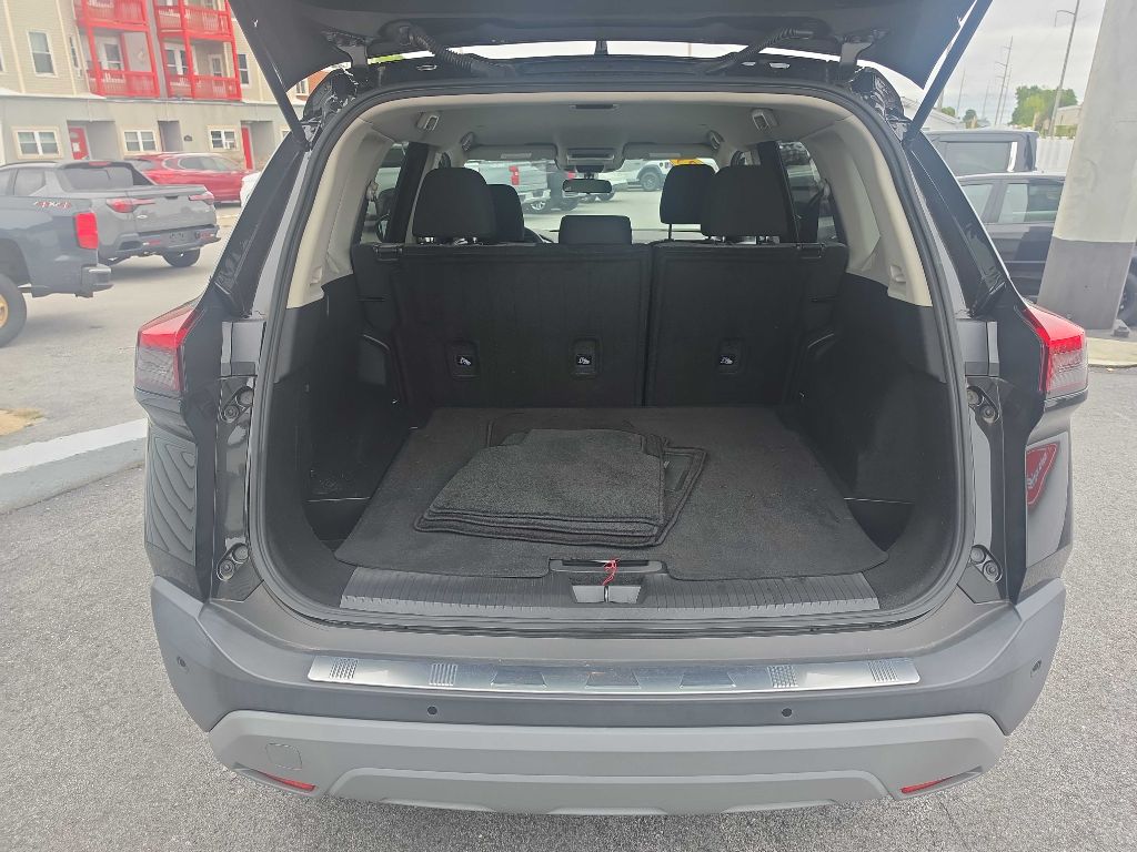 Photo 8 of this Nissan Rogue
