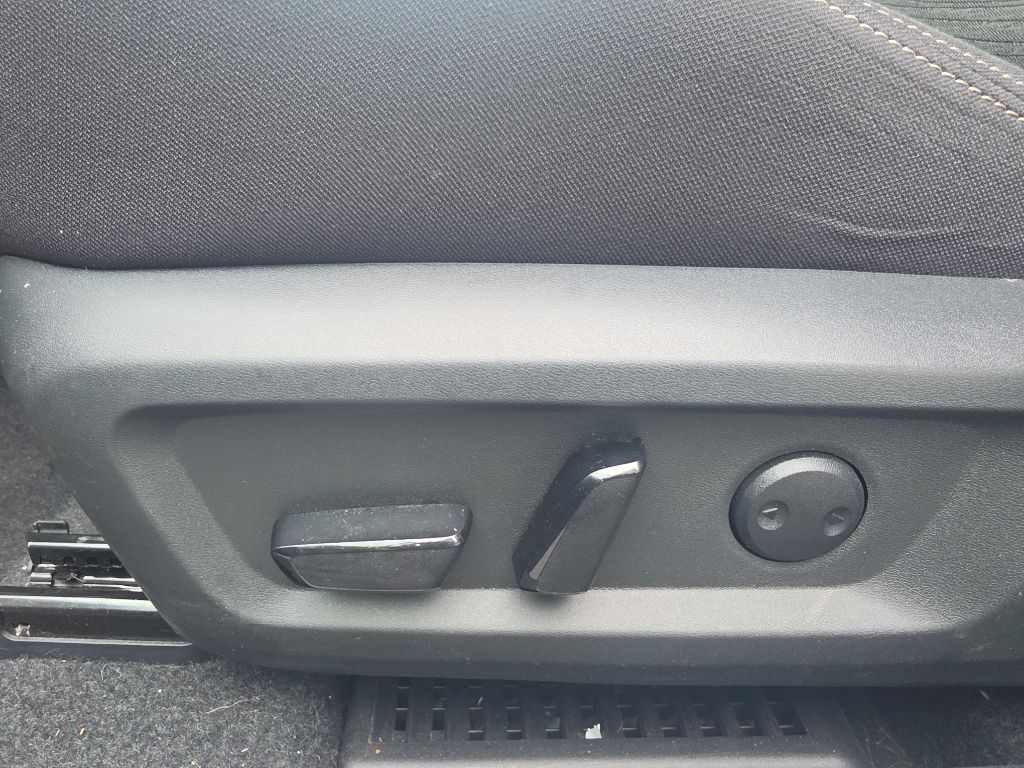 Photo 15 of this Nissan Rogue