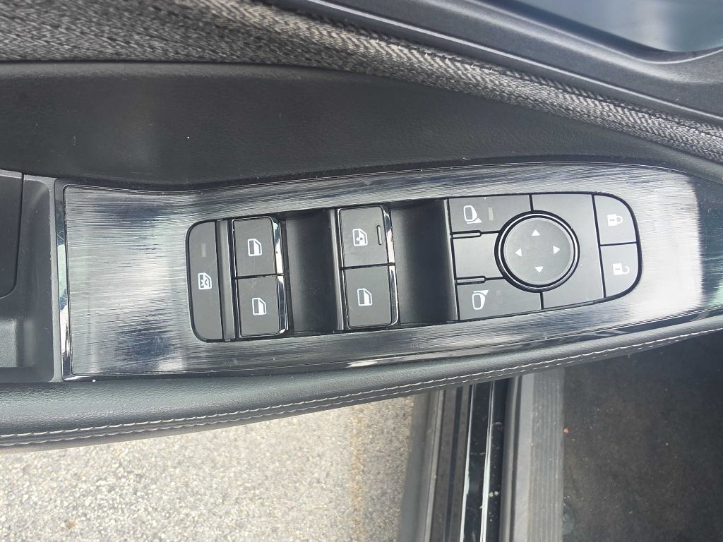 Photo 17 of this Nissan Rogue