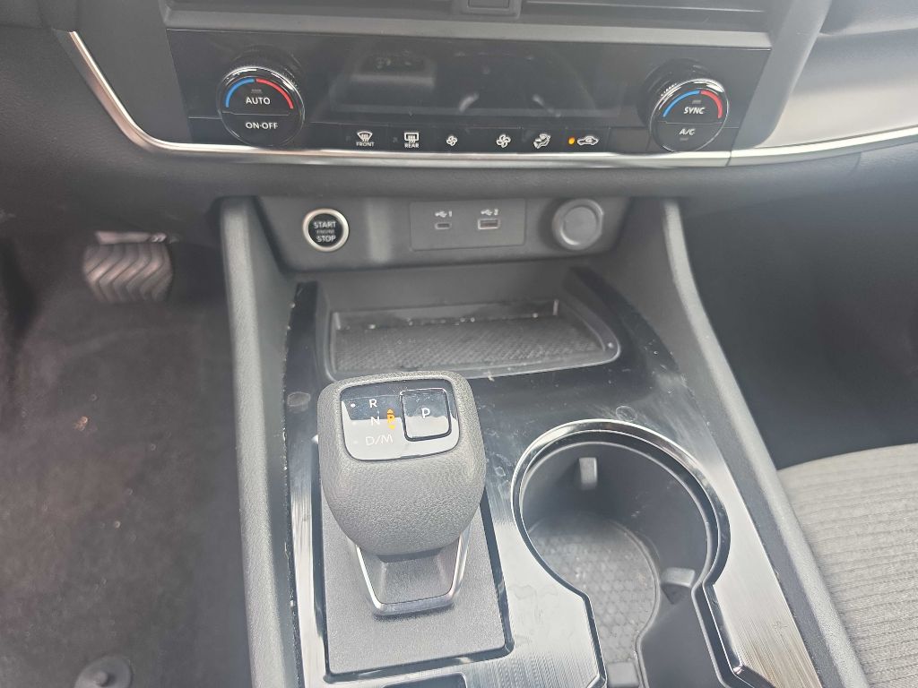 Photo 18 of this Nissan Rogue