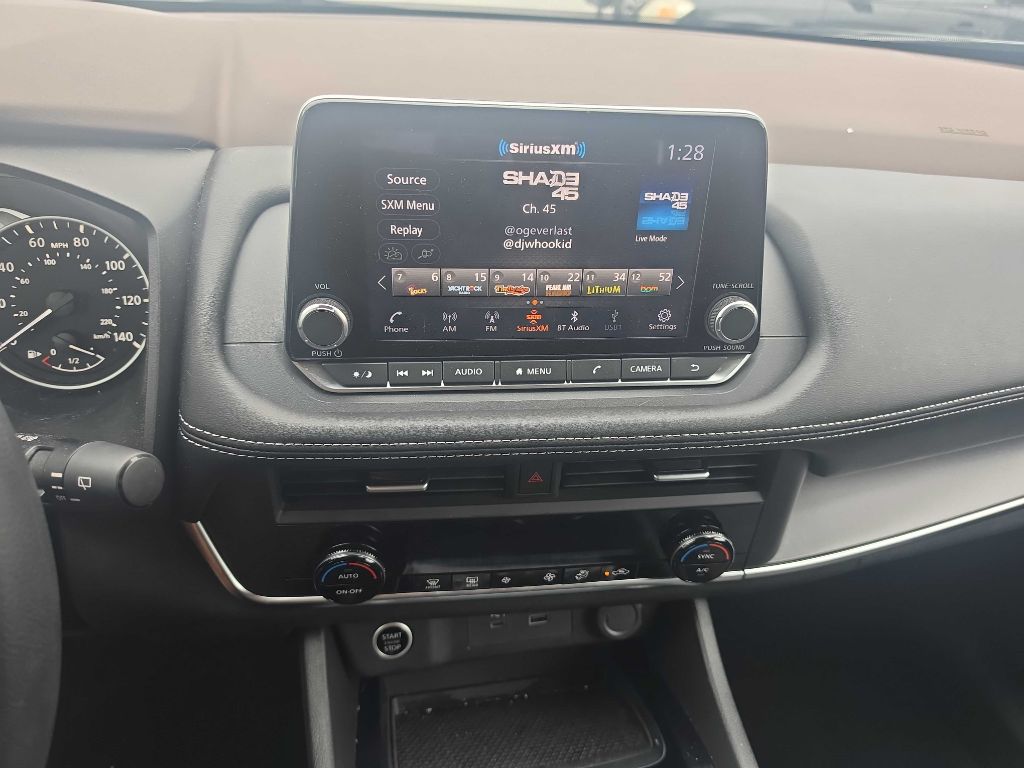 Photo 19 of this Nissan Rogue