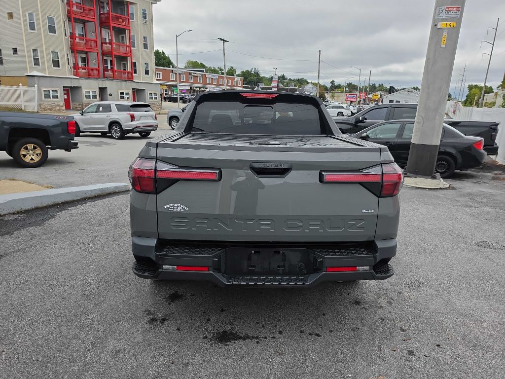 Photo 7 of this Hyundai Santa Cruz