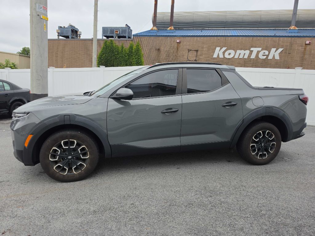 Photo 10 of this Hyundai Santa Cruz
