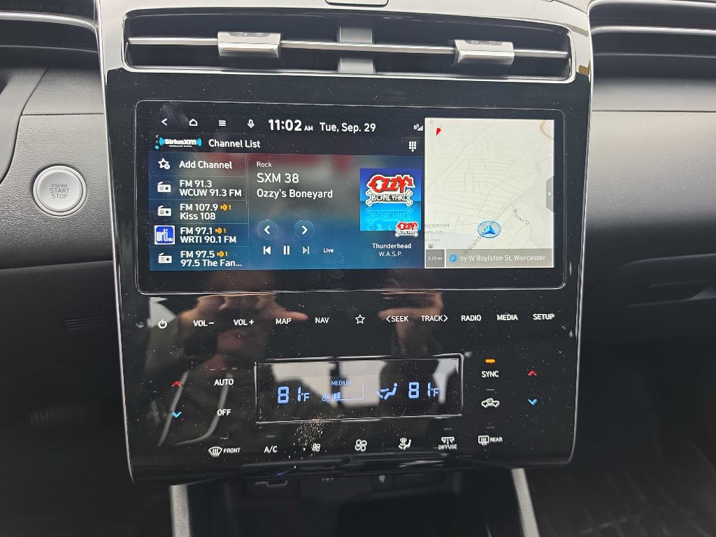 Photo 18 of this Hyundai Santa Cruz