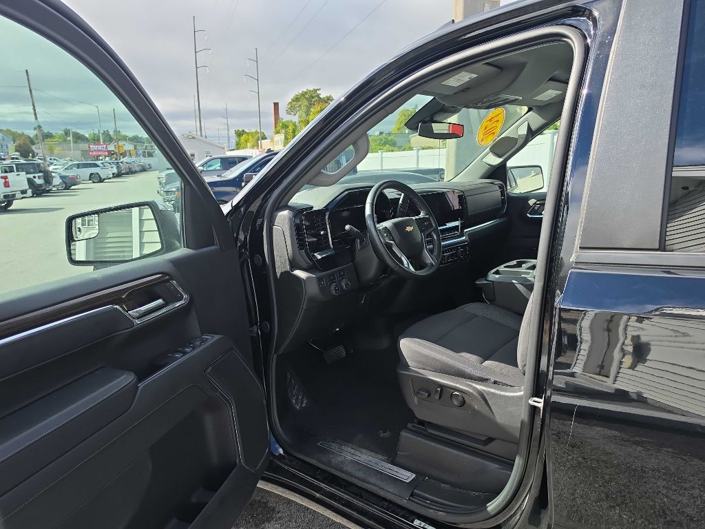 Chevrolet Silverado photo 14