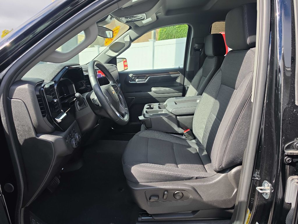 Chevrolet Silverado photo 16