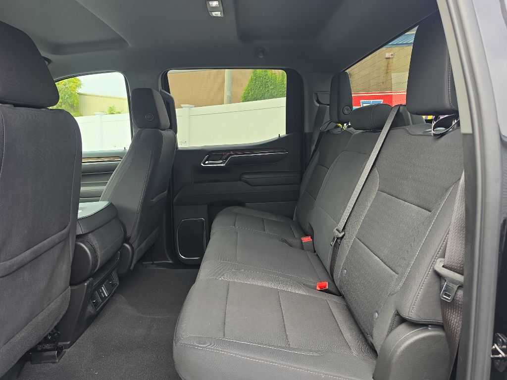 Chevrolet Silverado photo 17