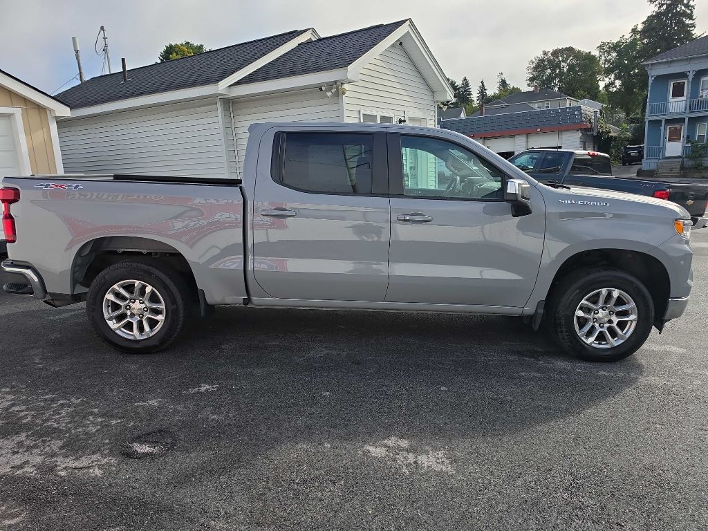 Photo 3 of this Chevrolet Silverado 1500