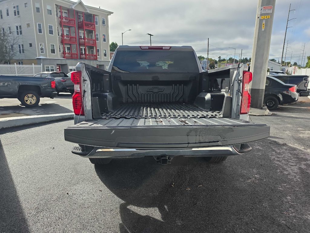 Photo 8 of this Chevrolet Silverado 1500