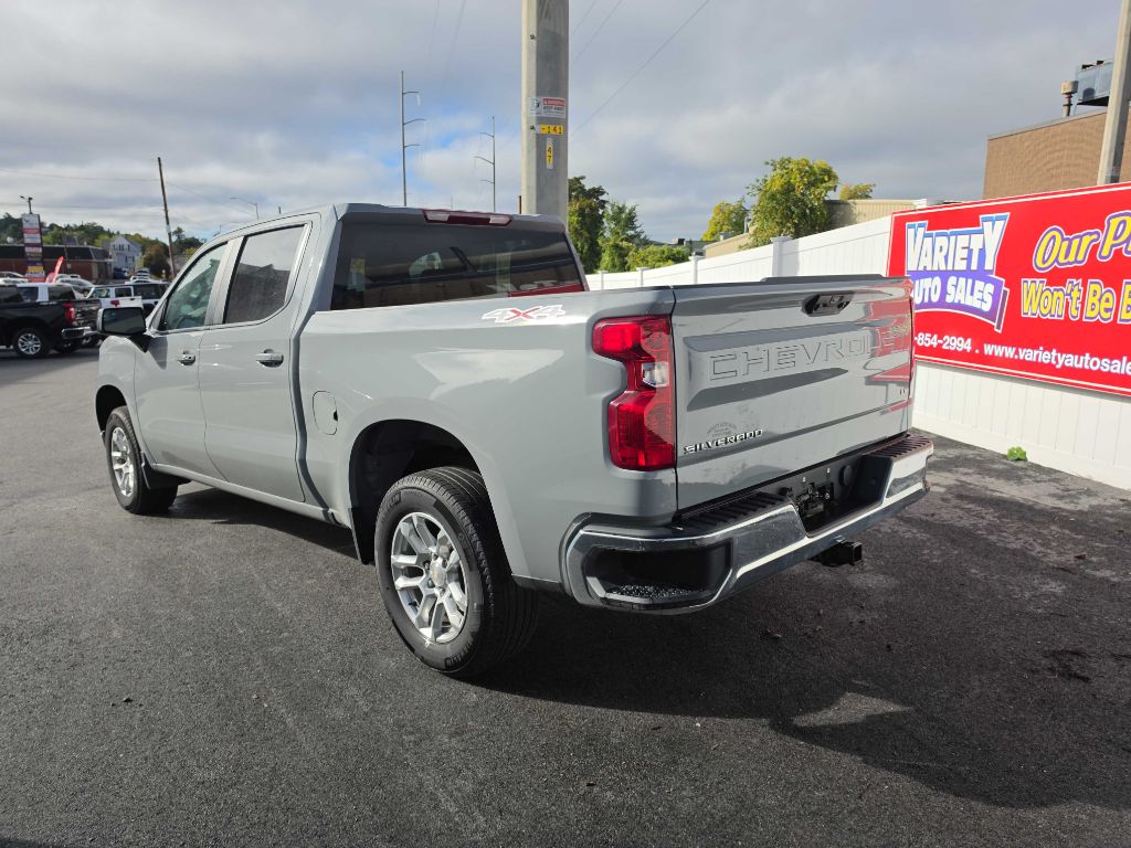 Photo 10 of this Chevrolet Silverado 1500