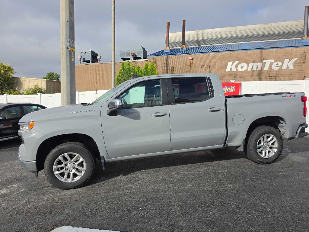 Photo 11 of this Chevrolet Silverado 1500