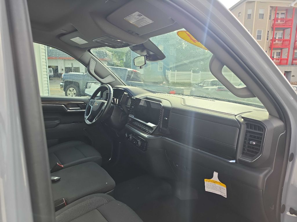 Photo 14 of this Chevrolet Silverado 1500