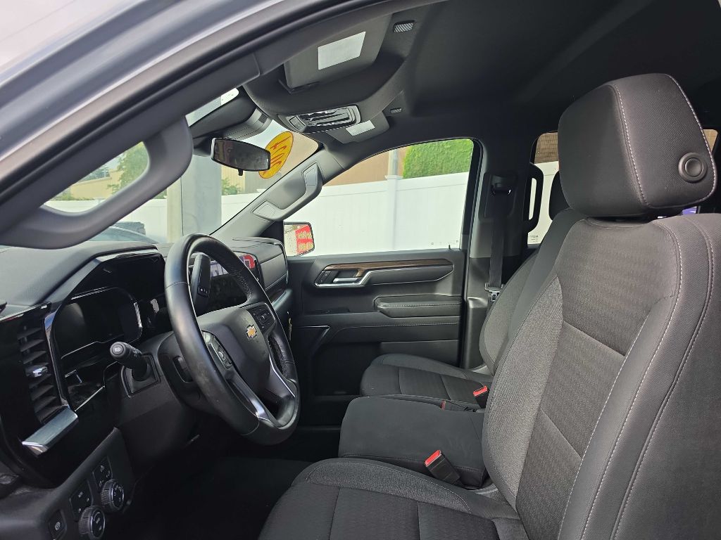 Photo 15 of this Chevrolet Silverado 1500