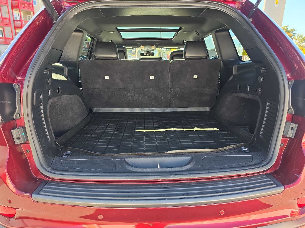 Photo 8 of this Jeep Grand Cherokee