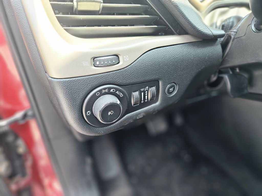2015 Jeep Cherokee Limited photo 17