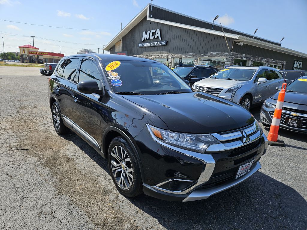 2018 Mitsubishi Outlander ES photo 2