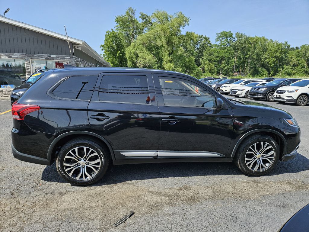 2018 Mitsubishi Outlander ES photo 5