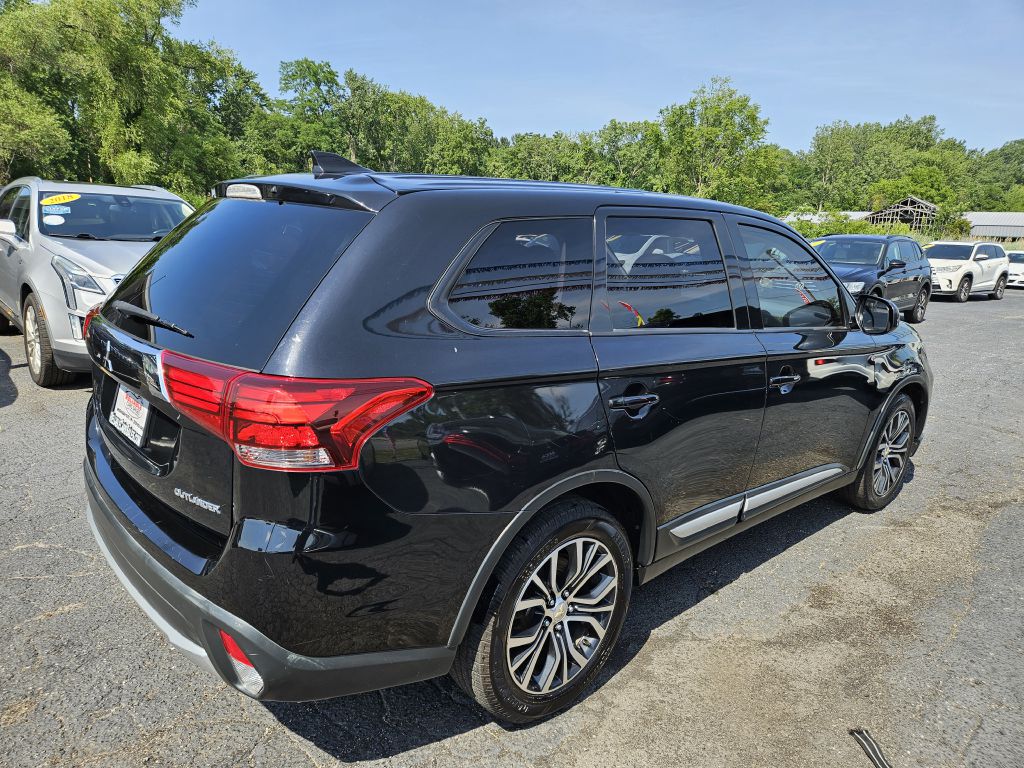 2018 Mitsubishi Outlander ES photo 6
