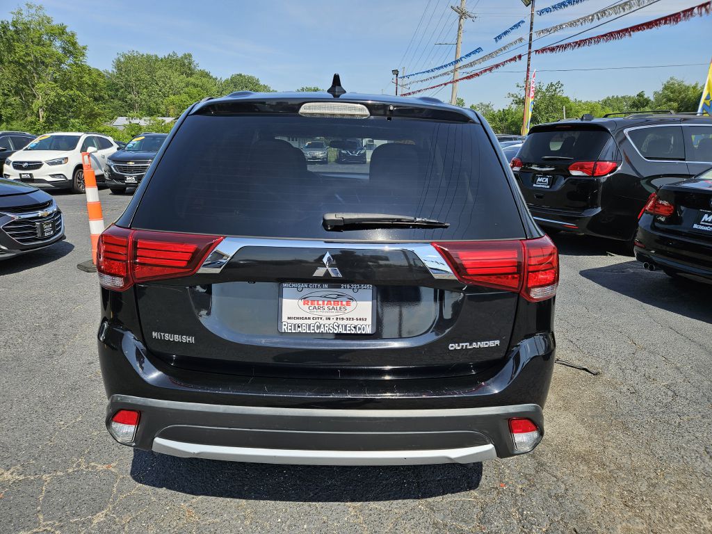2018 Mitsubishi Outlander ES photo 8