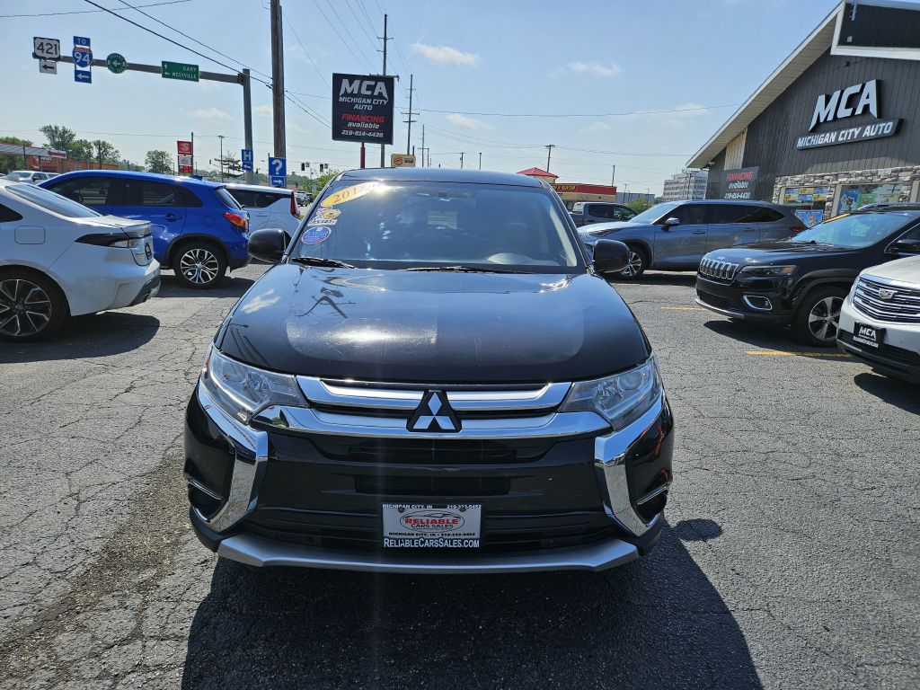 2018 Mitsubishi Outlander ES photo 18
