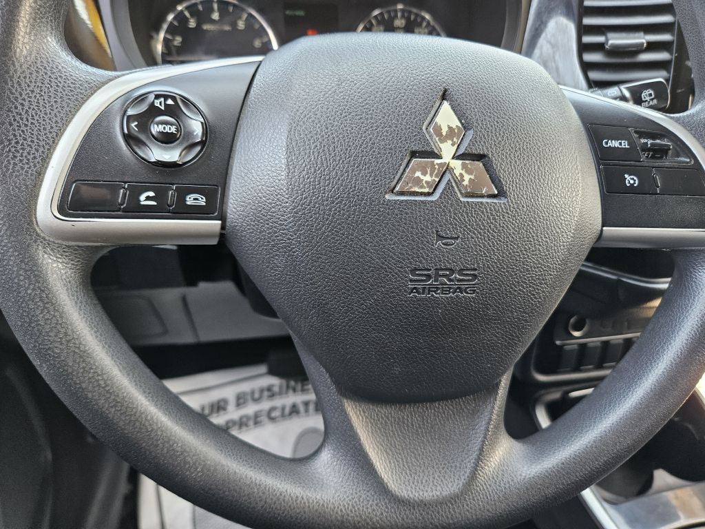 2018 Mitsubishi Outlander ES photo 24