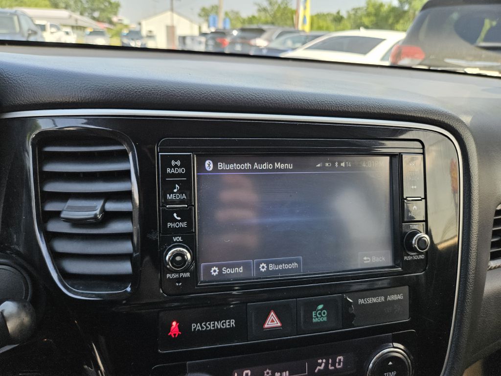 2018 Mitsubishi Outlander ES photo 25