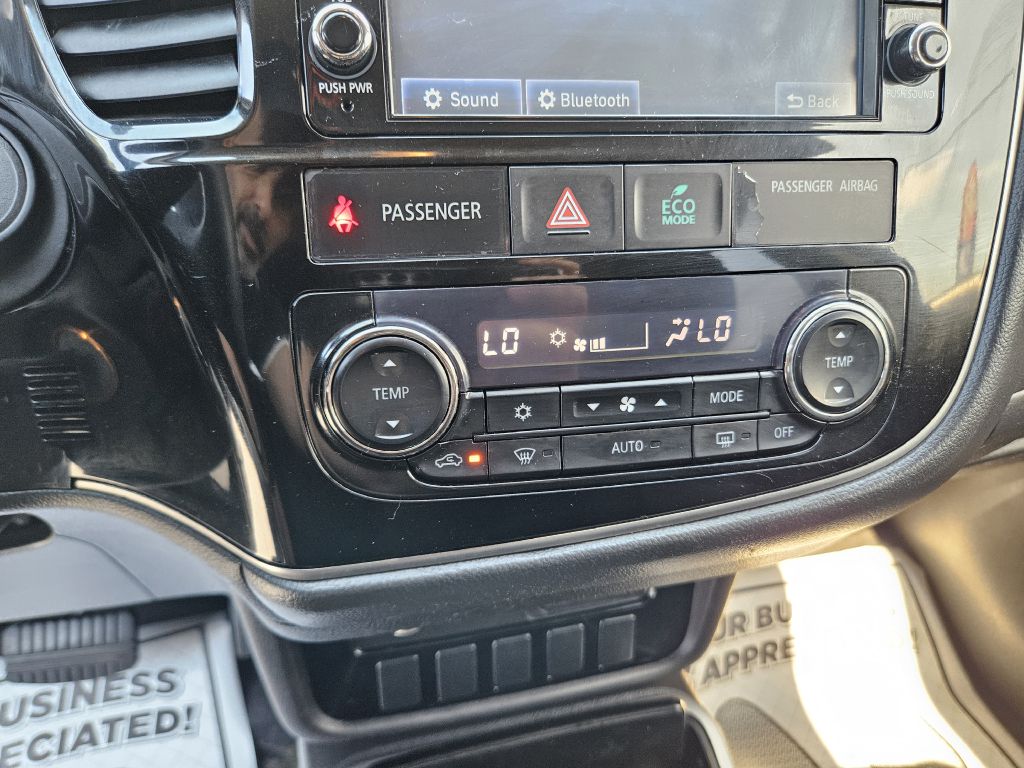 2018 Mitsubishi Outlander ES photo 26