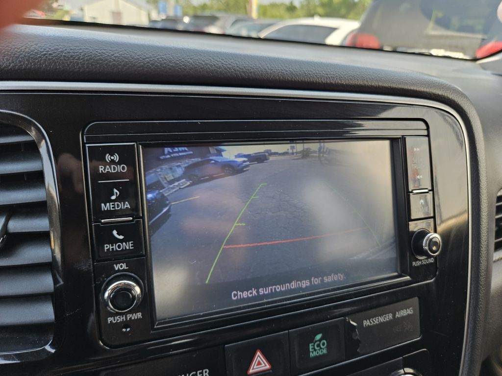 2018 Mitsubishi Outlander ES photo 28
