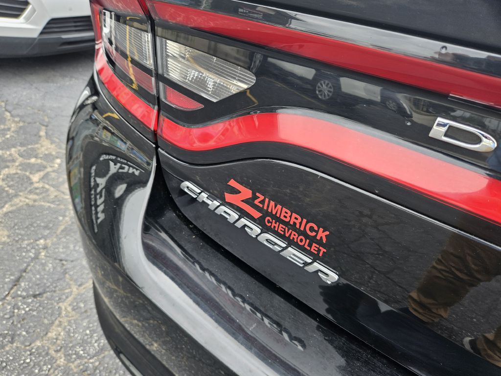 2018 Dodge Charger SXT Plus photo 8