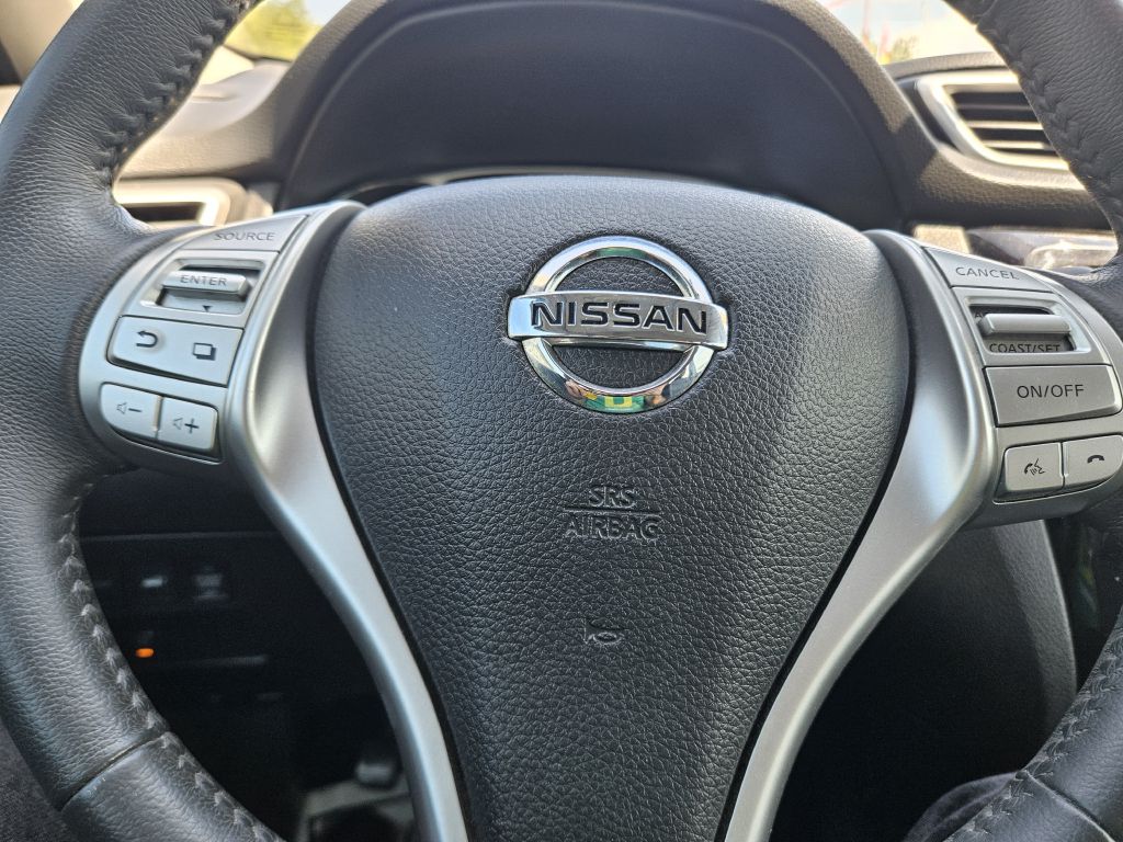 2015 Nissan Rogue SL photo 25