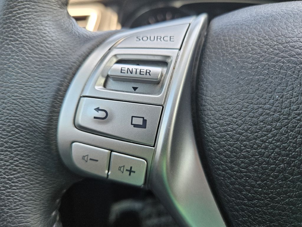 2015 Nissan Rogue SL photo 26