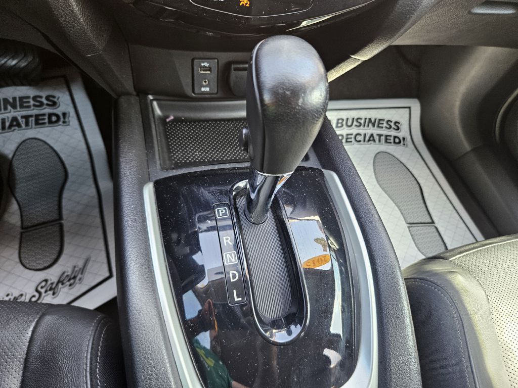 2015 Nissan Rogue SL photo 32