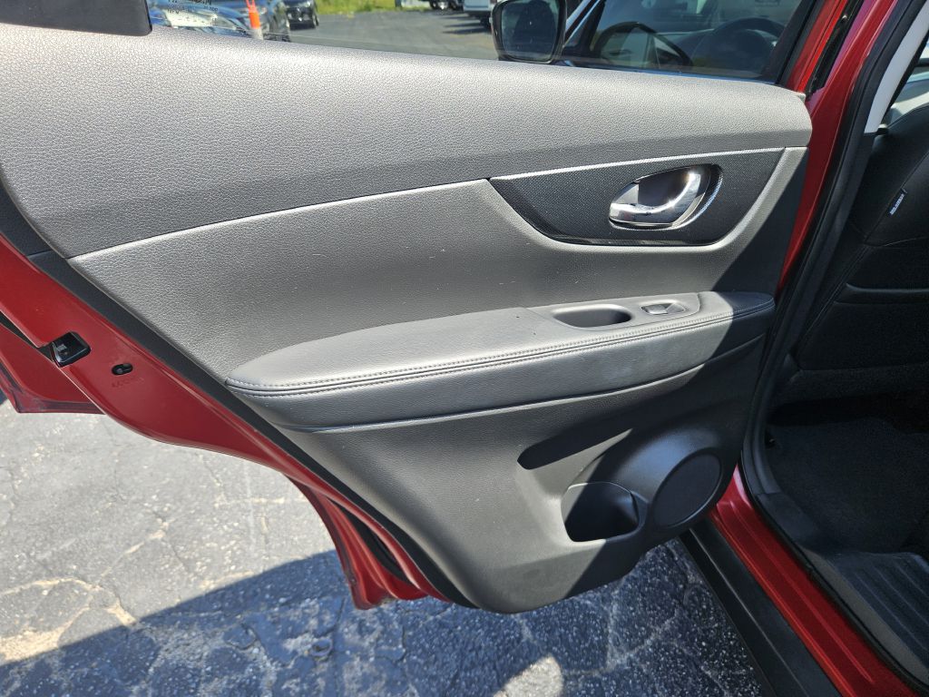 2015 Nissan Rogue SL photo 37