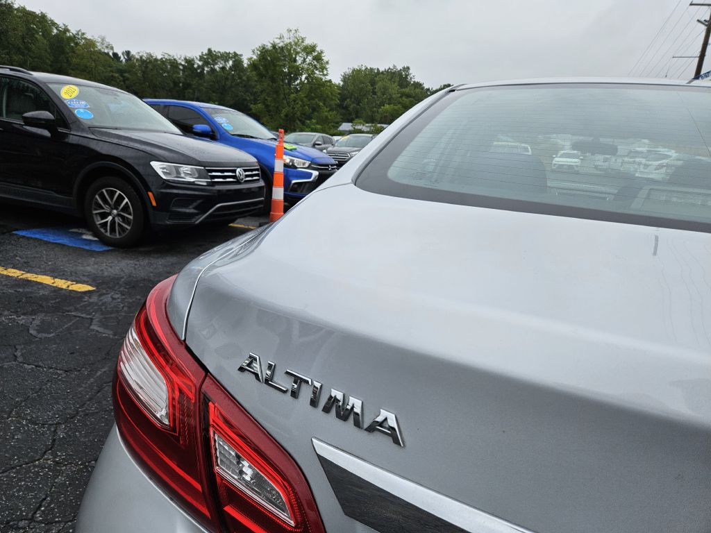 2016 Nissan Altima 2.5 photo 9