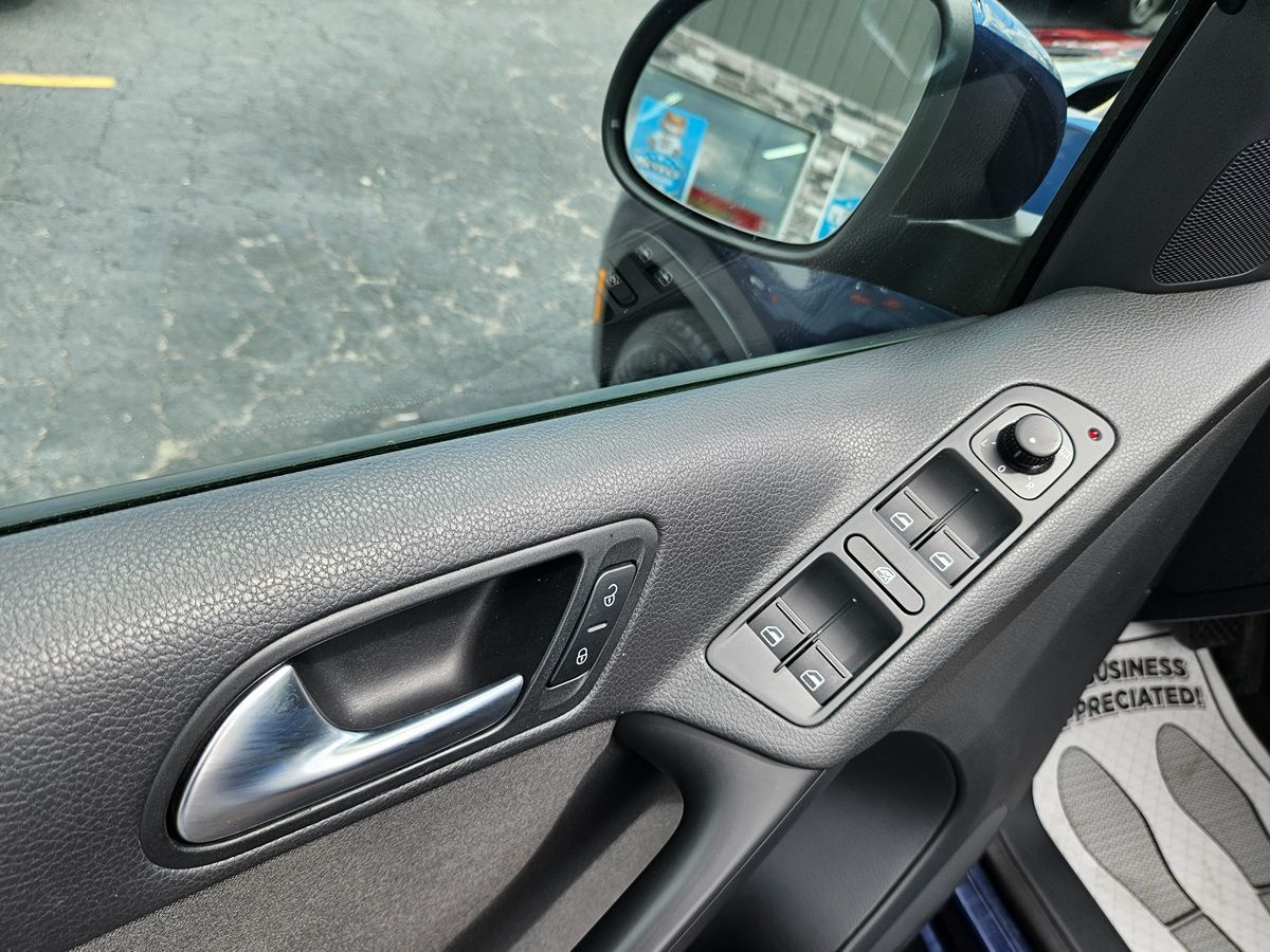 2013 Volkswagen Tiguan S photo 20