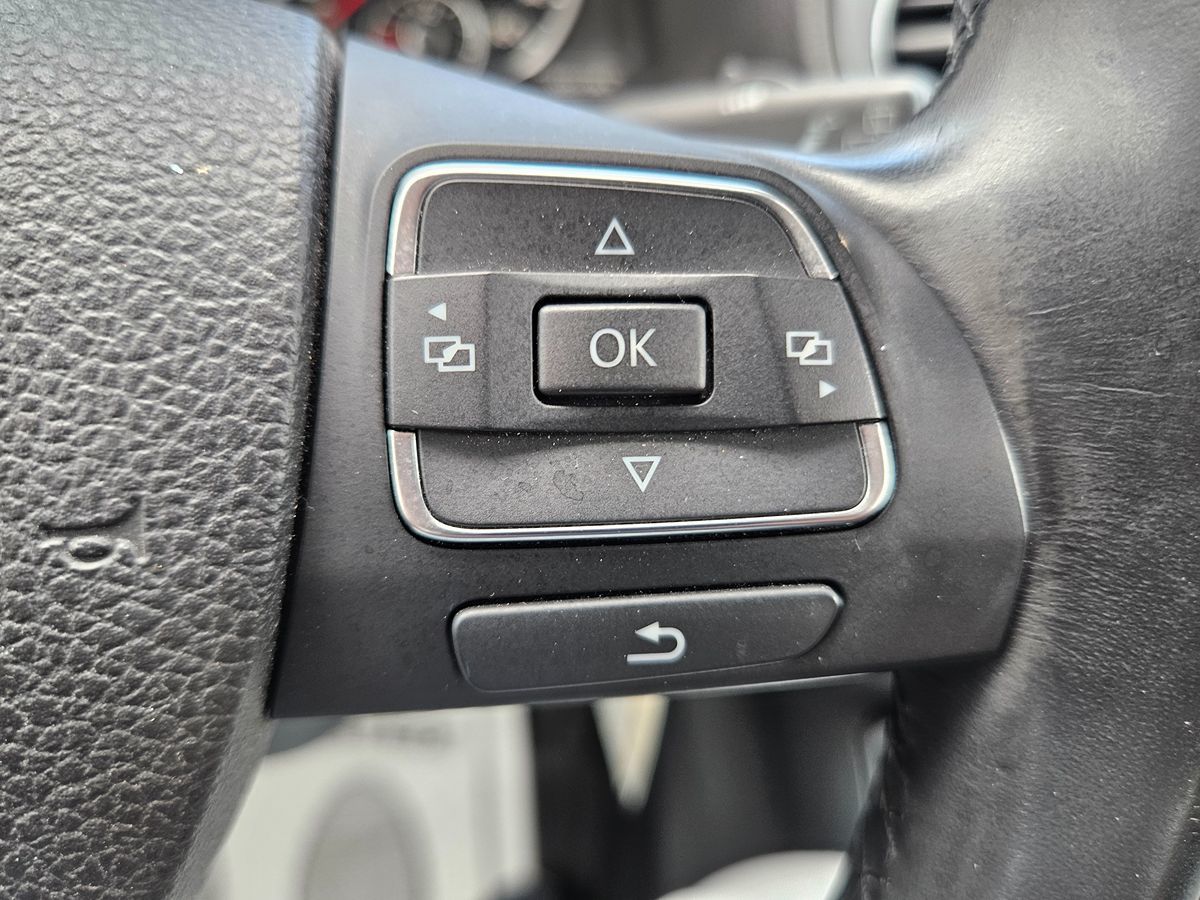2013 Volkswagen Tiguan S photo 26