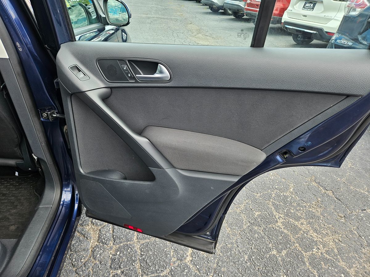 2013 Volkswagen Tiguan S photo 41